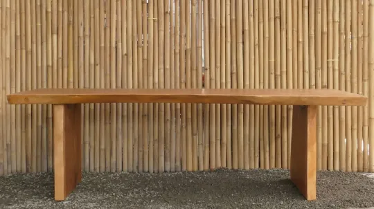Naturholz Tisch suar mit Holzbeinen, 254.5.cm Länge, 95cm Breite, 78cm Höhe. Tischplatte 7cm Dicke 